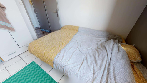 Room in Avenue Viviani, Vénissieux for 68 m² with 4 bedrooms