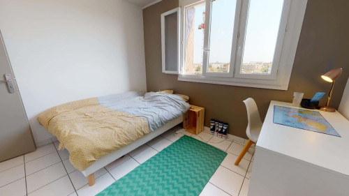 Room in Avenue Viviani, Vénissieux for 68 m² with 4 bedrooms