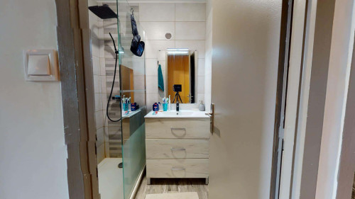 Room in Avenue Viviani, Vénissieux for 68 m² with 4 bedrooms - Gallery - 10