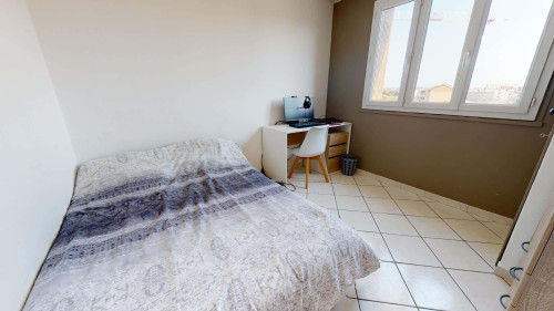 Room in Avenue Viviani, Vénissieux for 68 m² with 4 bedrooms