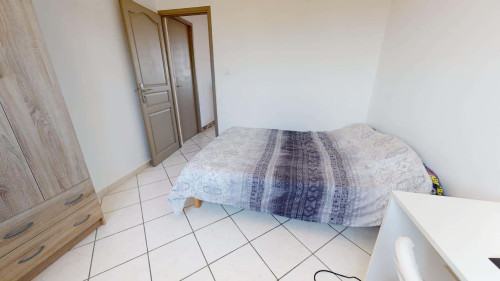 Room in Avenue Viviani, Vénissieux for 68 m² with 4 bedrooms