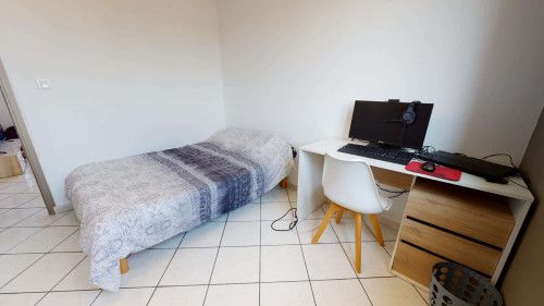 Room in Avenue Viviani, Vénissieux for 68 m² with 4 bedrooms