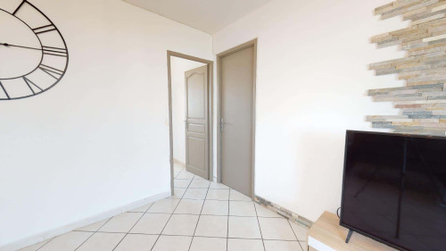 Room in Avenue Viviani, Vénissieux for 68 m² with 4 bedrooms - Gallery - 5