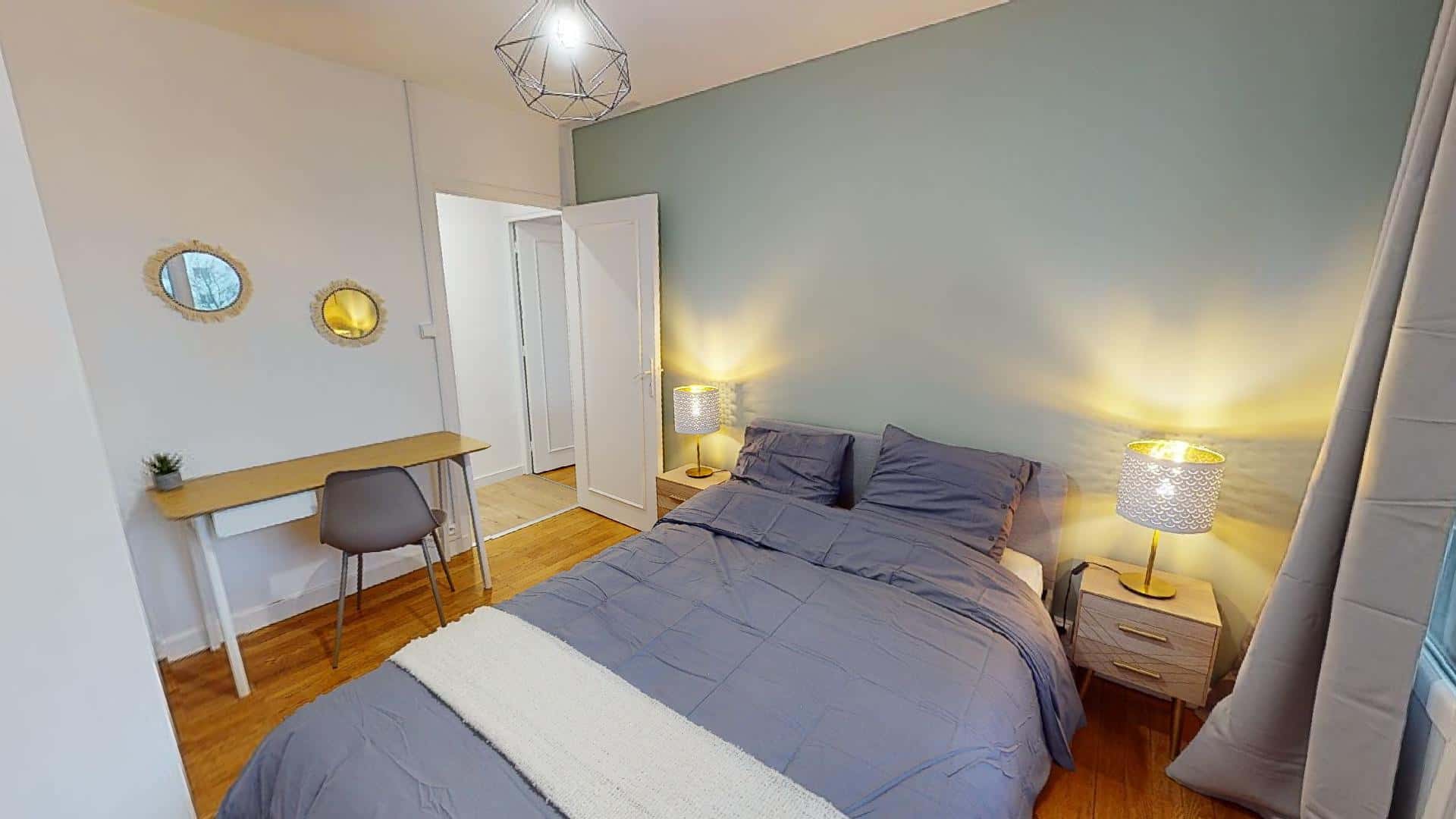 Room In Rue Barral De Montferrat, Grenoble For 84 M² With 6 Bedrooms - 1