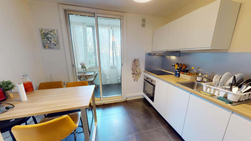Room in Rue Honoré Daumier, Saint-Martin-d'Hères for 83 m² with 5 bedrooms - Gallery - 8