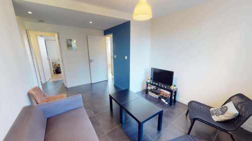 Room in Rue Honoré Daumier, Saint-Martin-d'Hères for 83 m² with 5 bedrooms