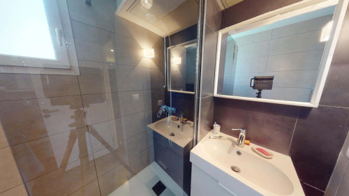 Room in Rue Honoré Daumier, Saint-Martin-d'Hères for 83 m² with 5 bedrooms - Gallery - 11