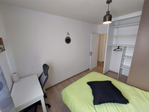 Room in Avenue Marie Reynoard, Grenoble for 96 m² with 4 bedrooms