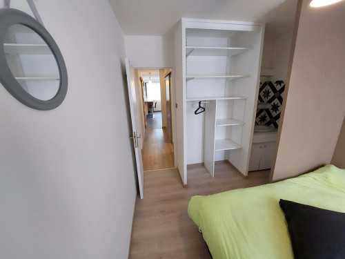 Room in Avenue Marie Reynoard, Grenoble for 96 m² with 4 bedrooms