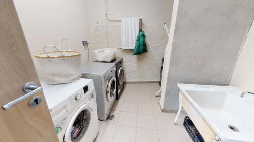 Room in Rue Bourgneuf, Saint-Étienne for 600 m² with 8 bedrooms - Gallery - 25