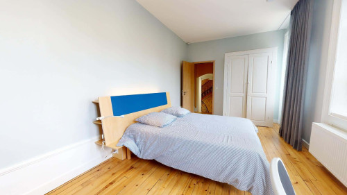 Room in Rue Bourgneuf, Saint-Étienne for 600 m² with 8 bedrooms