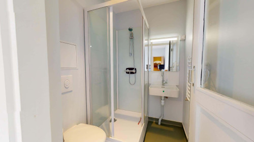 Room in Rue Bourgneuf, Saint-Étienne for 600 m² with 8 bedrooms