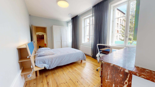 Room in Rue Bourgneuf, Saint-Étienne for 600 m² with 8 bedrooms