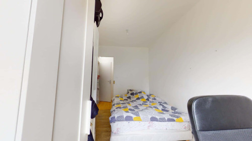 Room in Place Jules Verne, Angers for 79 m² with 4 bedrooms