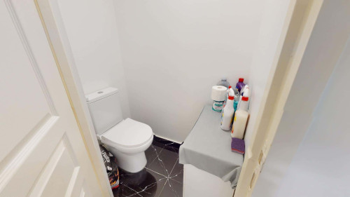 Room in Avenue Viviani, Vénissieux for 102 m² with 5 bedrooms - Gallery - 12