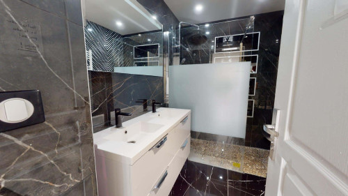 Room in Avenue Viviani, Vénissieux for 102 m² with 5 bedrooms - Gallery - 11
