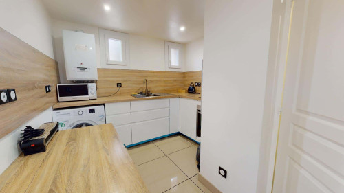 Room in Avenue Viviani, Vénissieux for 102 m² with 5 bedrooms