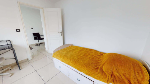 Room in Avenue Viviani, Vénissieux for 102 m² with 5 bedrooms