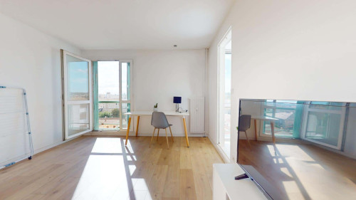 Room in Rue Claude Mellarede, Nîmes for 70 m² with 4 bedrooms