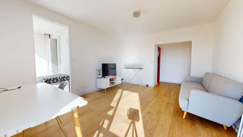 Room in Rue Claude Mellarede, Nîmes for 70 m² with 4 bedrooms