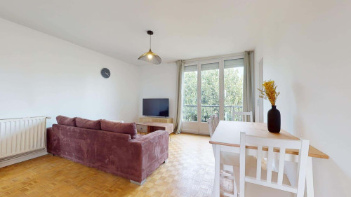 Room in Avenue Léon Blum, Pessac for 67 m² with 4 bedrooms