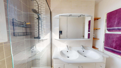 Room in Avenue Philippe Lebon, Toulon for 73 m² with 4 bedrooms