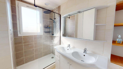 Room in Avenue Philippe Lebon, Toulon for 73 m² with 4 bedrooms