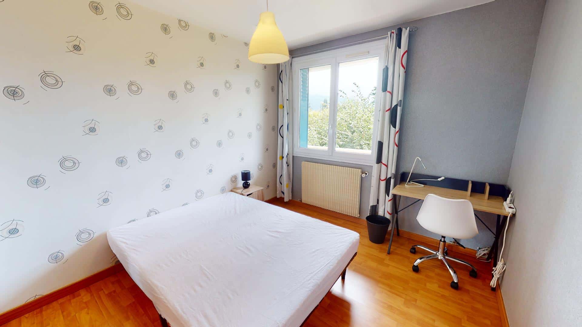 Room In Rue Marius Riollet, Grenoble For 90 M² With 4 Bedrooms - 1