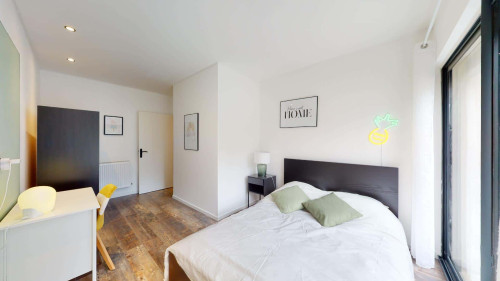 Room in Rue Rouget de l'Isle, Le Petit-Quevilly for 300 m² with 10 bedrooms - Gallery - 28