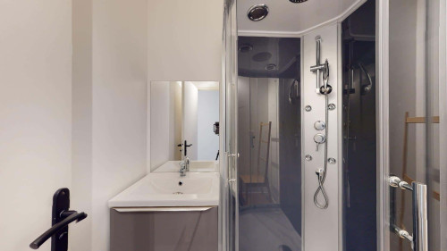 Room in Rue Rouget de l'Isle, Le Petit-Quevilly for 300 m² with 10 bedrooms - Gallery - 6