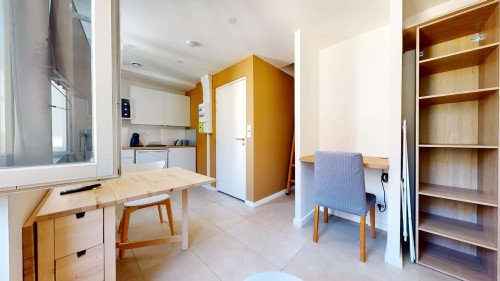 Apartment in Rue Jouffroy, Saint-Étienne for 16 m²