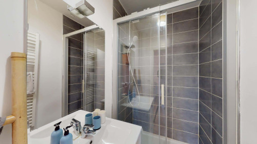 Room in Avenue des Thébaudières, Saint-Herblain for 45 m² with 2 bedrooms