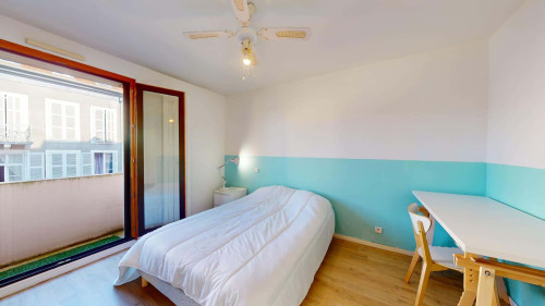 Room in Rue Henri Faisans, Pau for 95 m² with 4 bedrooms - Gallery - 16