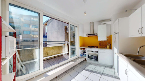 Room in Rue Henri Faisans, Pau for 95 m² with 4 bedrooms