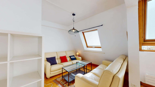 Room in Rue Henri Faisans, Pau for 95 m² with 4 bedrooms
