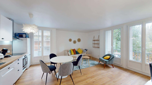 Room in Rue Docteur Calmette, Grenoble for 67 m² with 4 bedrooms