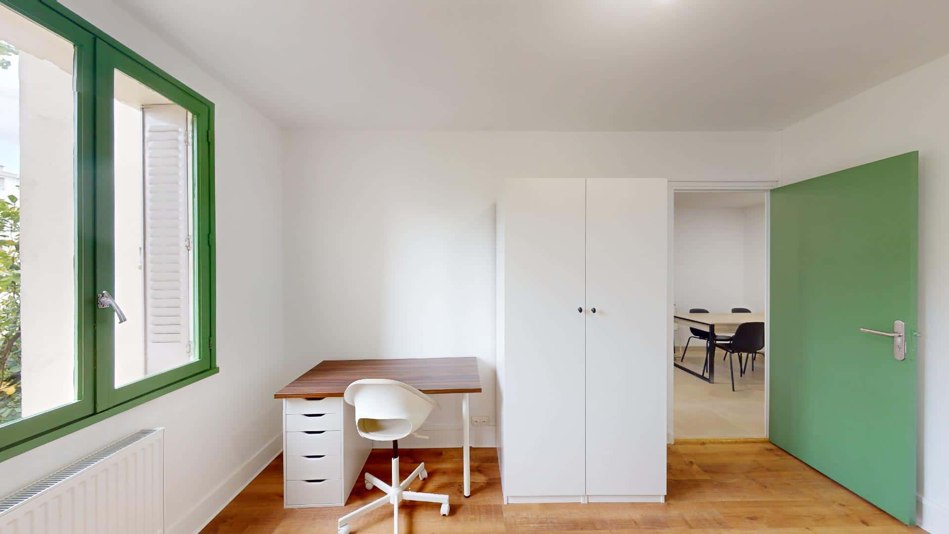Room In Rue De Stalingrad, Grenoble For 90 M² With 4 Bedrooms - 1