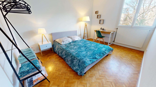 Room in Rue Joliot Curie, Lyon for 110 m² with 5 bedrooms