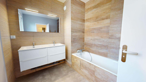 Room in Rue Joliot Curie, Lyon for 110 m² with 5 bedrooms - Gallery - 16