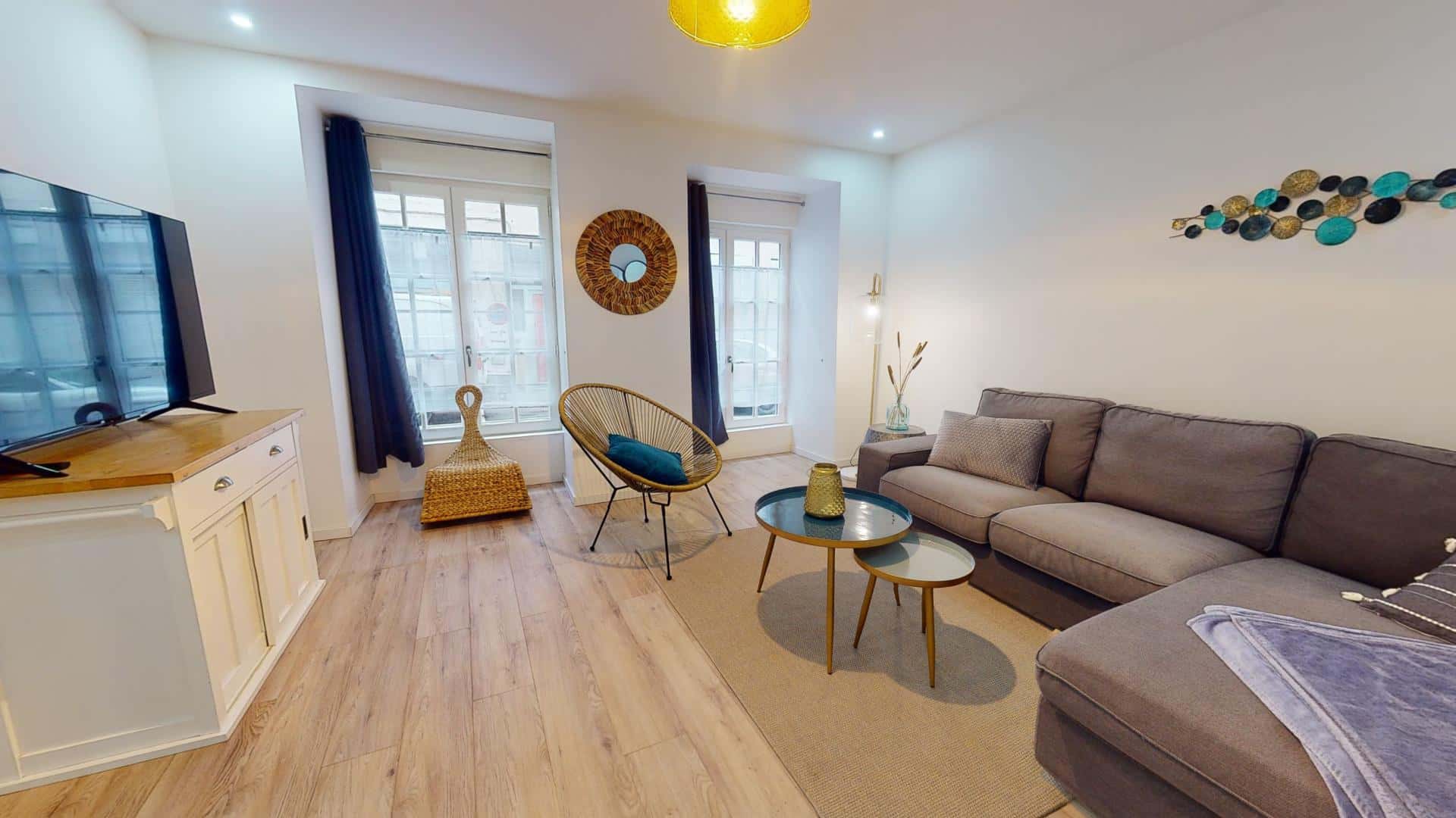 Apartment In Rue Jules Ledin, Saint-Étienne For 88 M² With 3 Bedrooms - 1