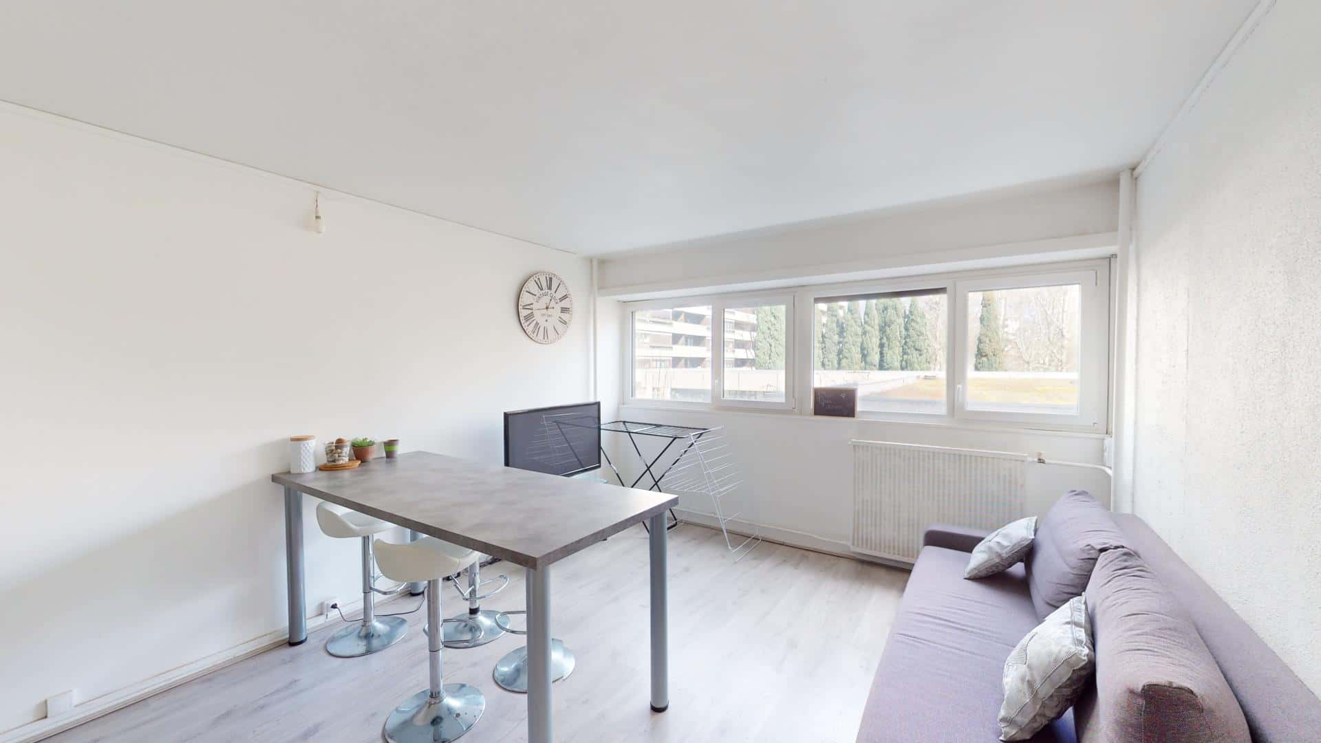Room In Avenue Malherbe, Grenoble For 88 M² With 5 Bedrooms - 1