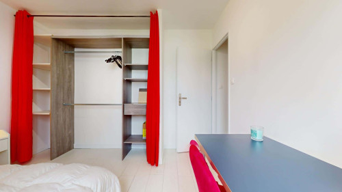 Room in Boulevard Joseph Vallier, Grenoble for 65 m² with 4 bedrooms