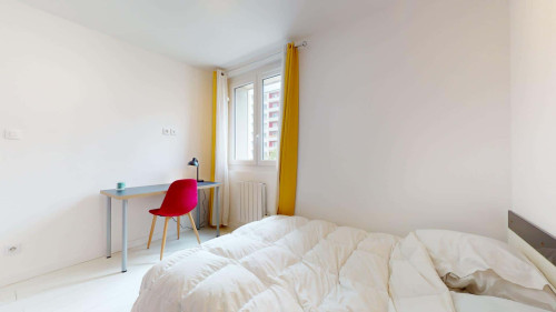 Room in Boulevard Joseph Vallier, Grenoble for 65 m² with 4 bedrooms