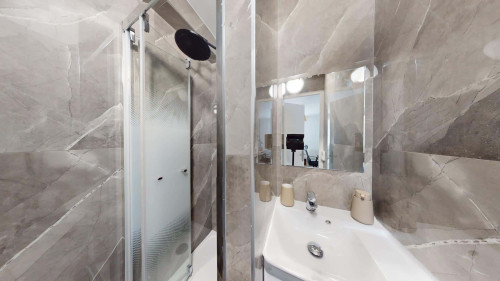 Room in Rue Auguste Renoir, Talence for 63 m² with 4 bedrooms