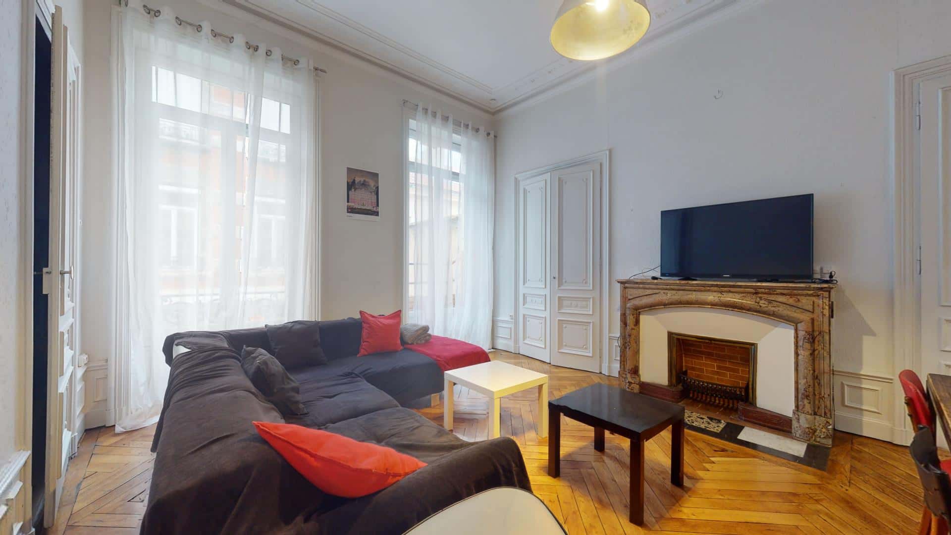 Apartment In Rue Gambetta, Saint-Étienne For 120 M² With 4 Bedrooms - 1