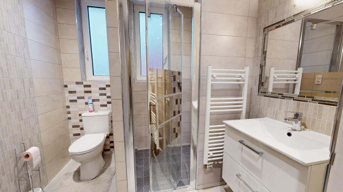 Room in Rue Président Salvador Allende, Vénissieux for 80 m² with 3 bedrooms - Gallery - 7