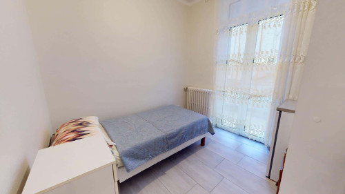 Room in Rue Président Salvador Allende, Vénissieux for 80 m² with 3 bedrooms