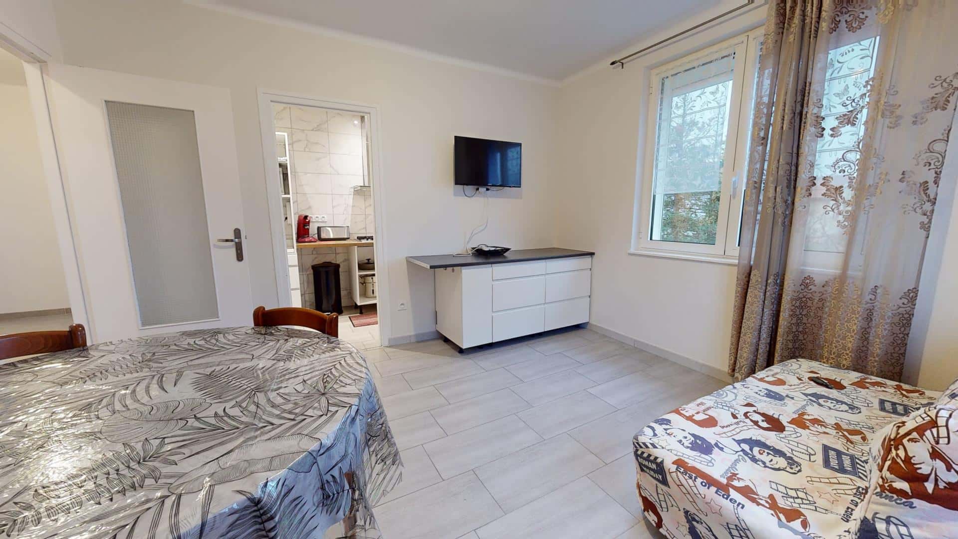 Room In Rue Président Salvador Allende, Vénissieux For 80 M² With 3 Bedrooms - 1