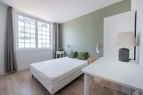 Room in Rue Calixte Camelle, Talence for 178 m² with 10 bedrooms
