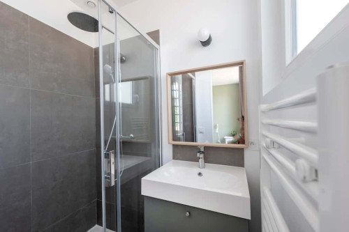 Room in Rue Calixte Camelle, Talence for 178 m² with 10 bedrooms - Gallery - 25